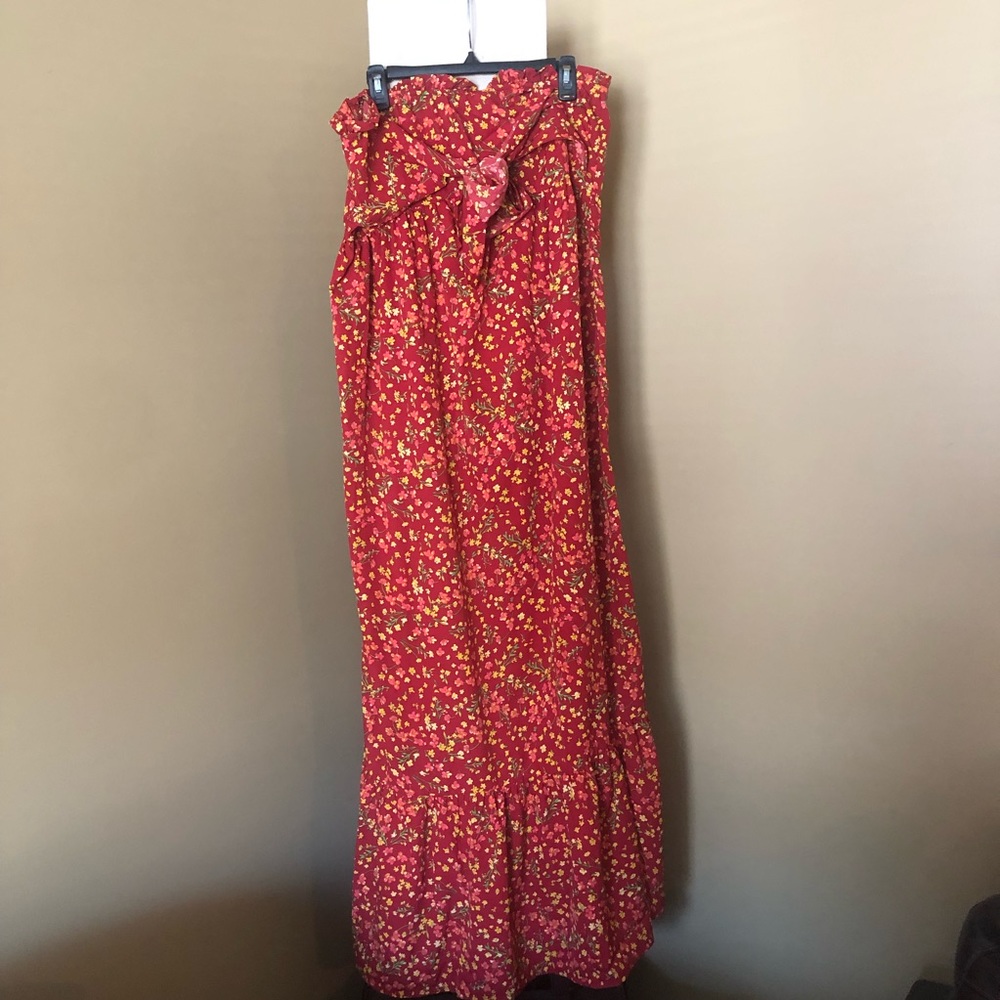 HOST PICK!! Ditsy Floral Bandeau Knot Detail Maxi Dress - Picture 3 of 6